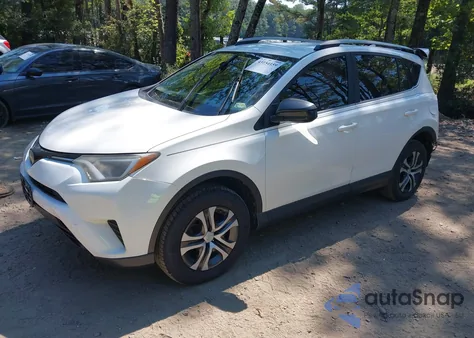 2018 Toyota Rav4 Le z USA, uszkodzony, nr VIN JTMZFREV3JJ174039